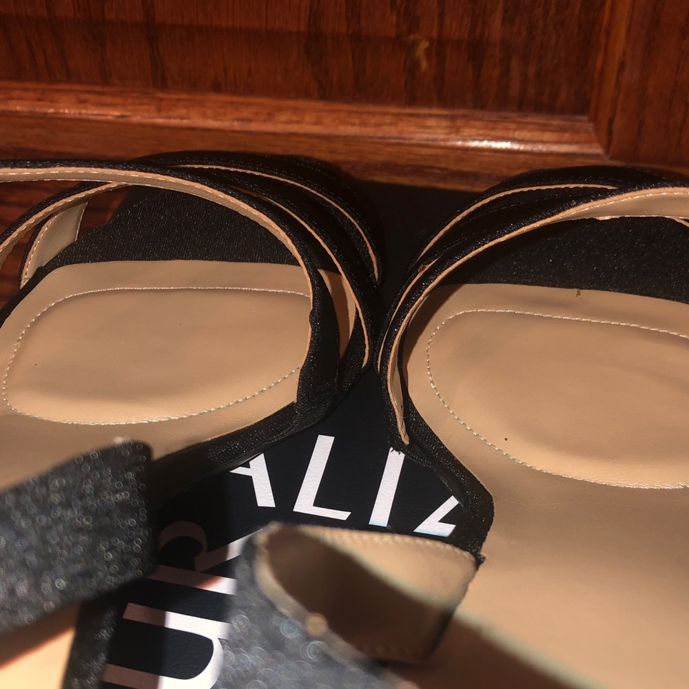 Naturalizer Elegant Black Sandals - Picture 11 of 12